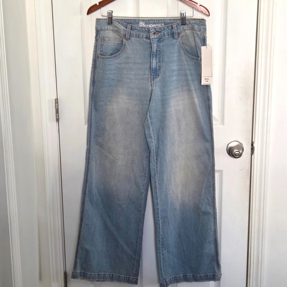 BRAND NEW  No Boundaries Wide Leg Blue Jeans Mid Rise, Women's Size 8